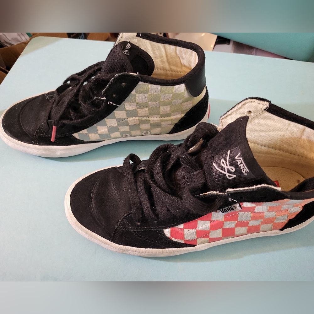 Vans Unisex Lizzie Black Suede/Checkerboard Hightops sz men 6.5, wm 8.0